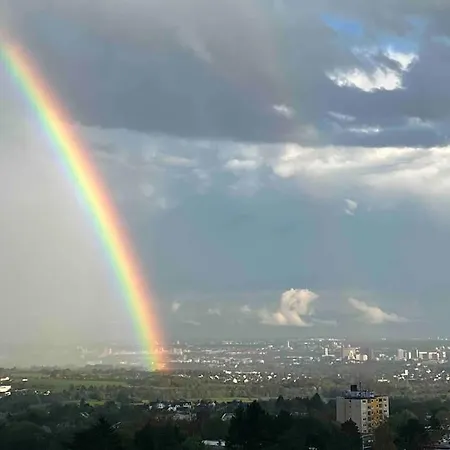 Skyline Mit Pool And Netflix