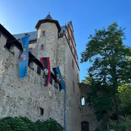 Skyline Mit Pool And Netflix