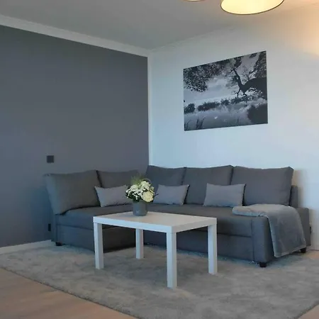 Skyline Mit Pool And Netflix דירה *