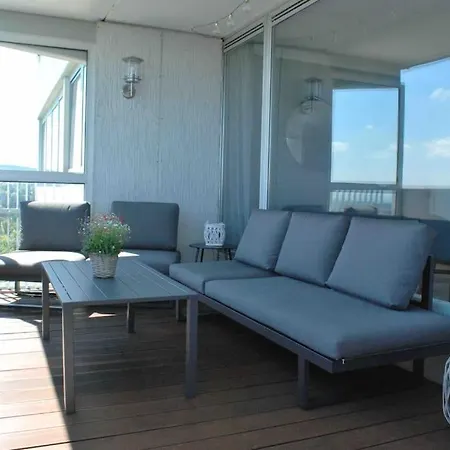 Skyline Mit Pool And Netflix דירה *