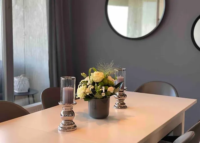 Skyline Mit Pool And Netflix كرونبرج إم تانوس