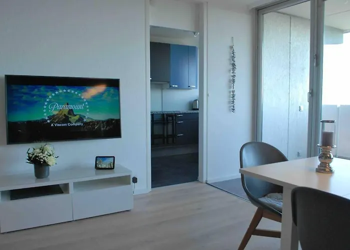 Skyline Mit Pool And Netflix شقة