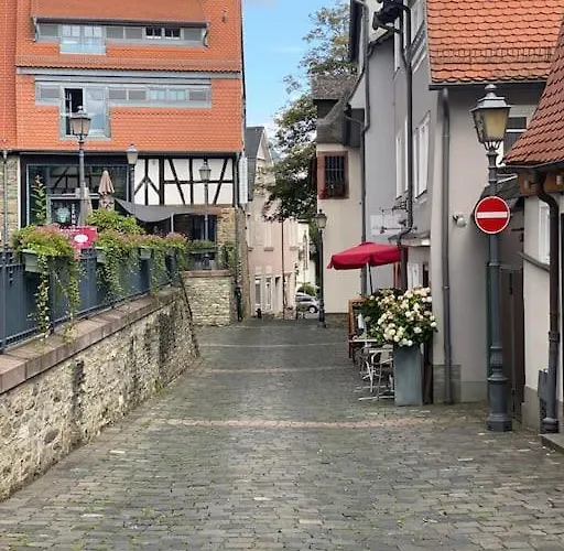 Skyline Mit Pool And Netflix * كرونبرج إم تانوس