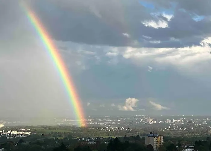 Skyline Mit Pool And Netflix