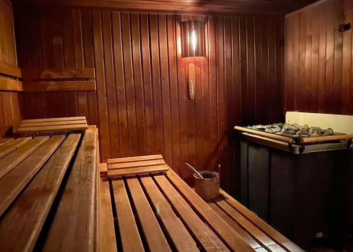 Skyline Mit Pool And Netflix *